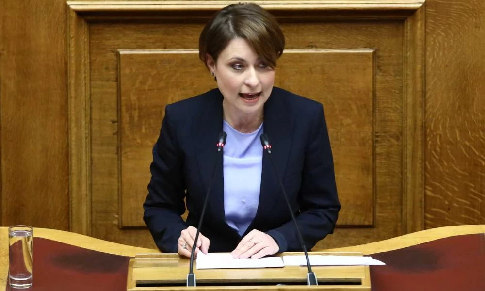Πάτρα: Αντιεξουσιαστές πήραν στο κυνήγι βουλευτή της ΝΔ – Τρόμος για την Χριστίνα Αλεξοπούλου
